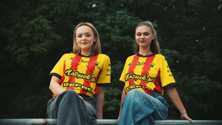 Korona Kielce wraca do klimatu lat 90. Nowe domowe koszulki z wyjątkowym nawiązaniem do historii