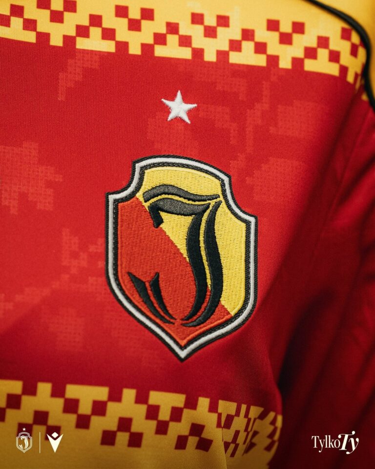 Jagiellonia Białystok zaprezentowała nowe stroje na sezon 2026/27
