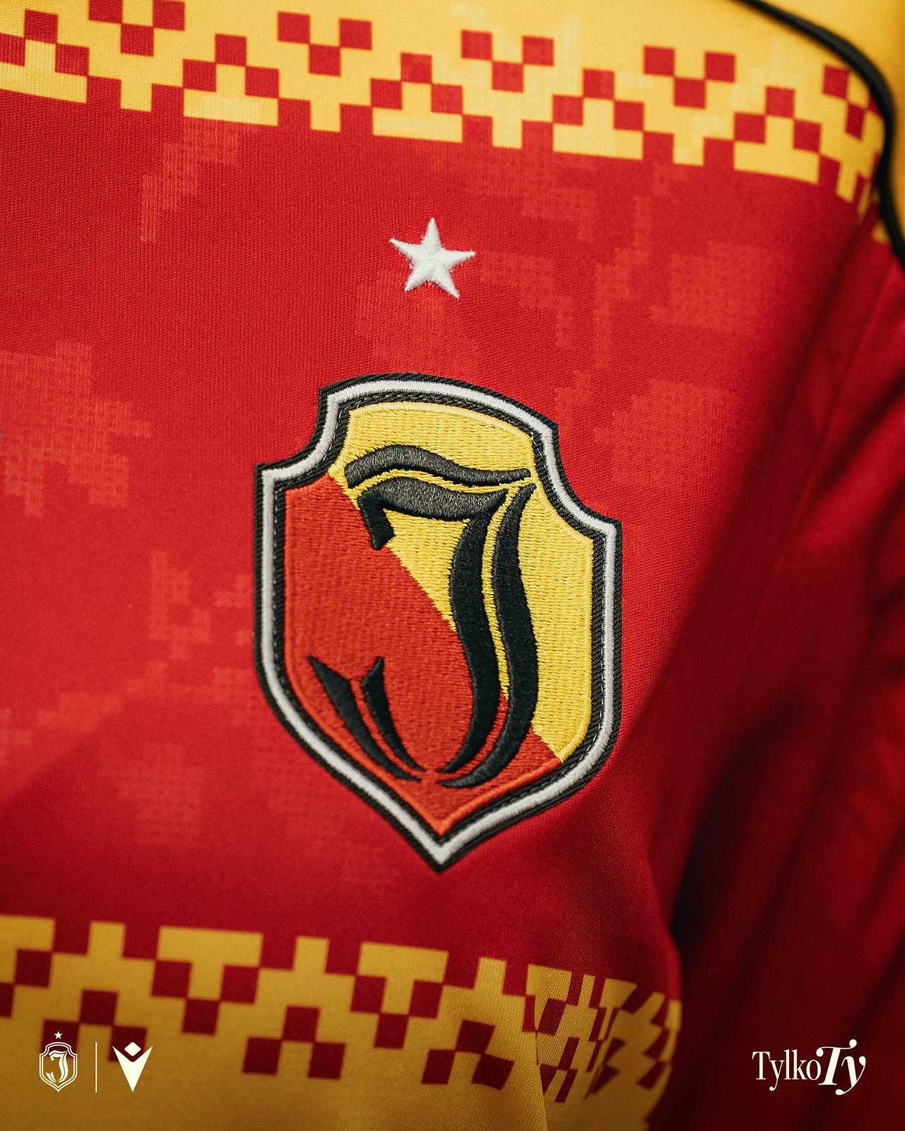 Jagiellonia Białystok zaprezentowała nowe stroje na sezon 2026/27