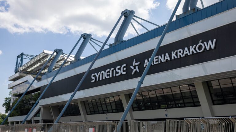 A co po ostatnim gwizdku? Stadion miejski jako produkt