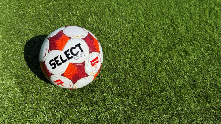 Select pozostaje oficjalną piłką Betclic 1. Ligi. Współpraca przedłużona o kolejne trzy sezony