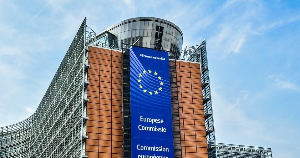 Komisja Europejska dała zielone światło. Ważne mecze i turnieje trafią do otwartych kanałów. Nie zabrakło kontrowersji…