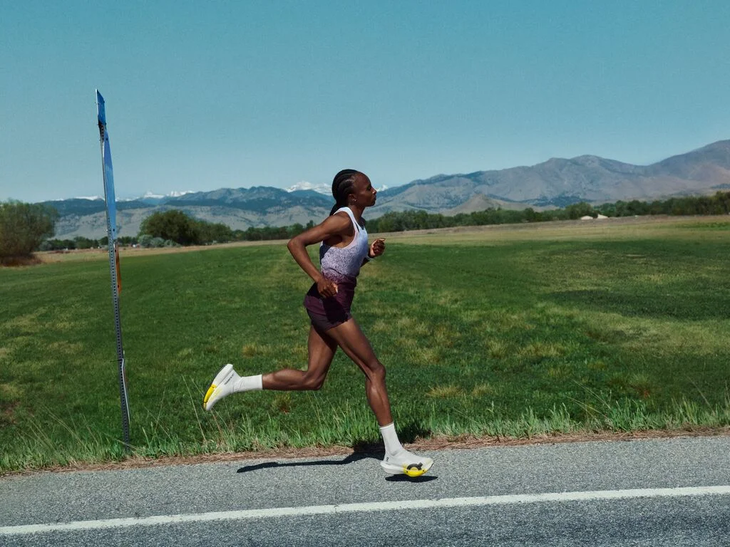 On Running rusza z kampanią „Race for the Feeling”. Hellen Obiri twarzą nowej odsłony marki