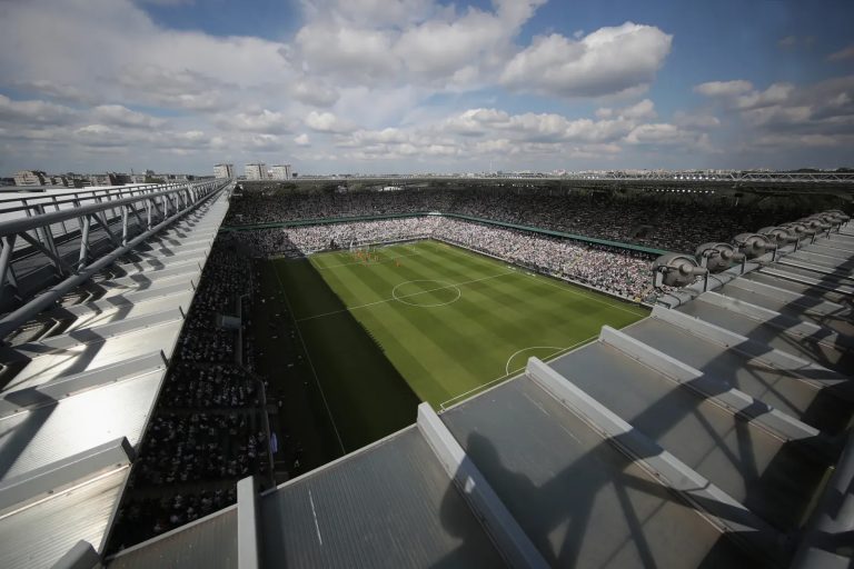 Legia zarabia dłużej niż 90 minut. Jak Łazienkowska stała się biznesową maszyną