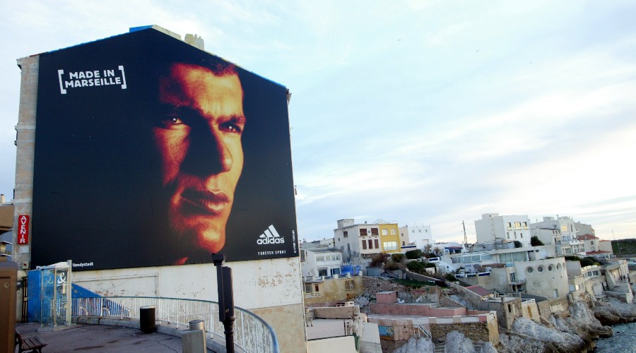 Publicite Adidas - Zinedine ZIDANE a Marseille - Marseille /Real de Madrid- Champions League - C1 - 26.11.2003 - Football Foot - OM - pub affiche port