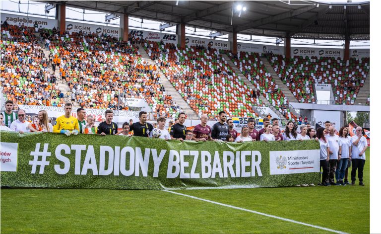 Pełne emocje zaczynają się od pełnych trybun. Wracają „Stadiony Bez Barier”