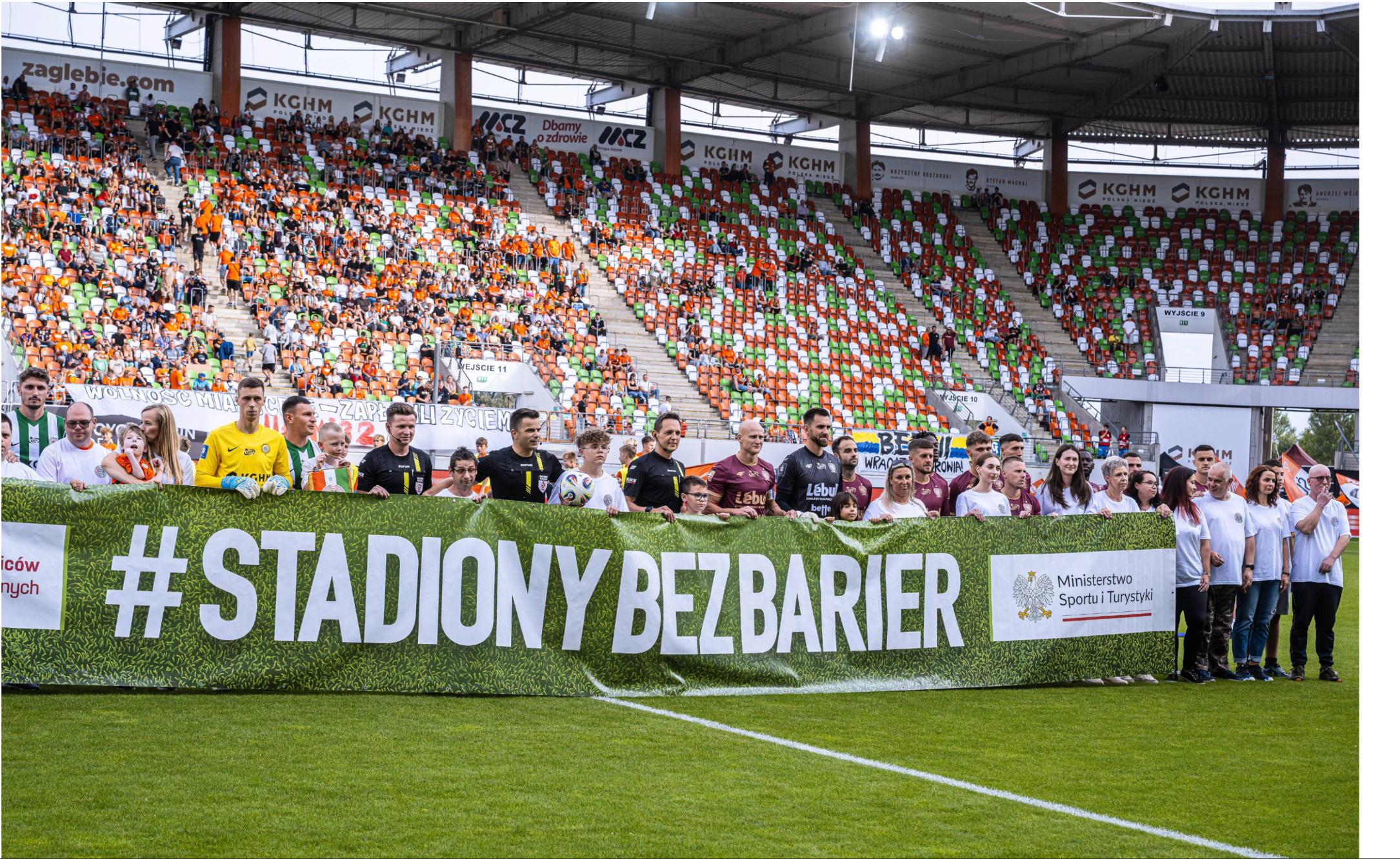 Pełne emocje zaczynają się od pełnych trybun. Wracają „Stadiony Bez Barier”