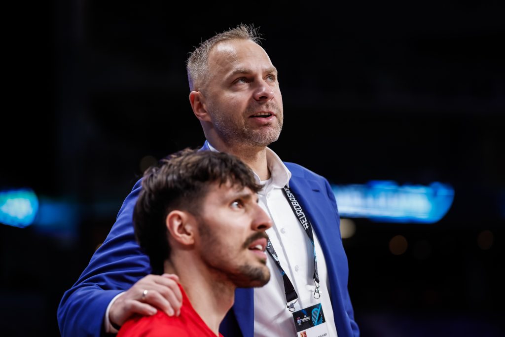 Nowi sponsorzy, wyższe nagrody i walka o kibica. Łukasz Koszarek o przyszłości PGE Basket Ligi [WYWIAD]